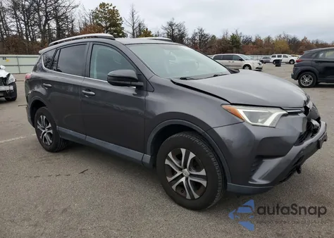 2016 Toyota Rav4 Le z USA, uszkodzony, nr VIN 2T3BFREVXGW526853